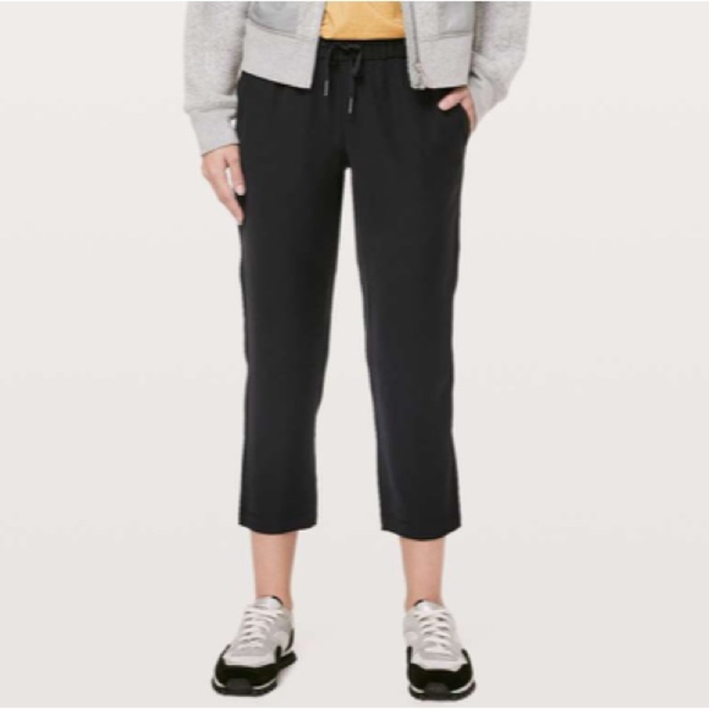 Lululemon Athletica On The Fly Crop Woven 23” Pant Black Size 4